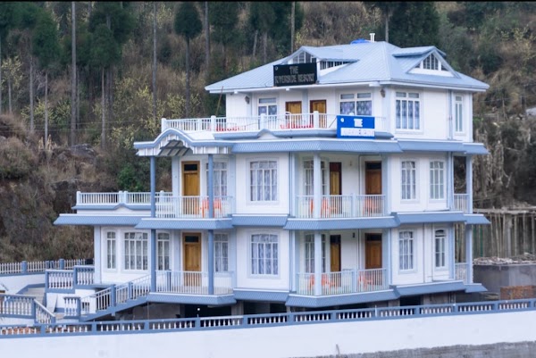 Riverside Resort - Deluxe