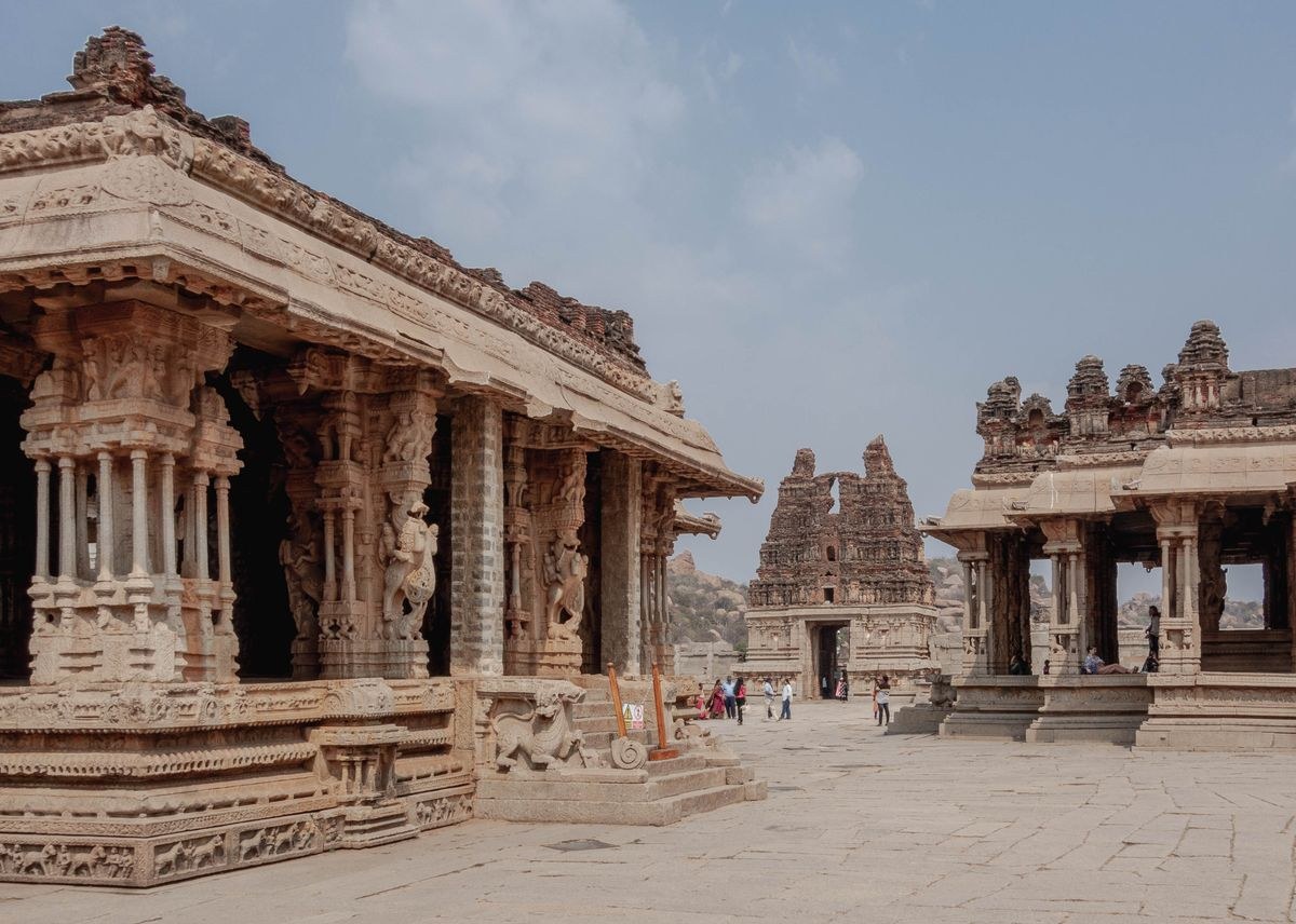 Hampi, Gokarna & Murudeshwar Tour: Coastal & Heritage Circuit
